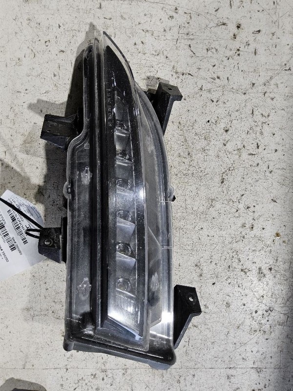 Driver Corner/Park Light Park Lamp-turn Signal Lower Fits 15-19 MKC 3434103