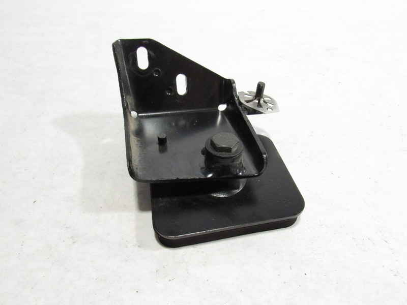 15-19 Ferrari 488 Spider 2017 Right Center Fuel Tank Retainer Mount Bracket ;@2