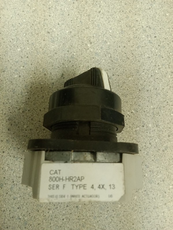 Allen-Bradley 800H-HR2AP Selector Switch 2-Position Maintained Black Knob