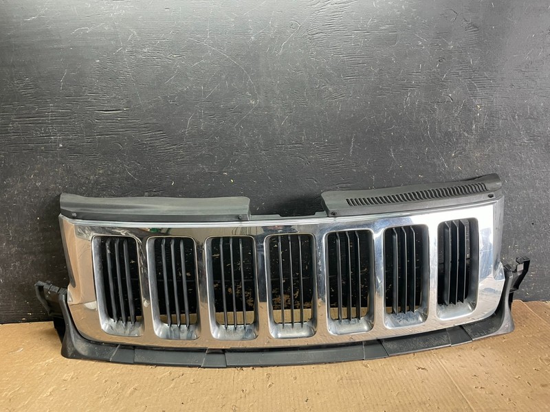 2011 to 2013 Jeep Grand Cherokee Front Upper Grill Grille OEM Y9854 DG