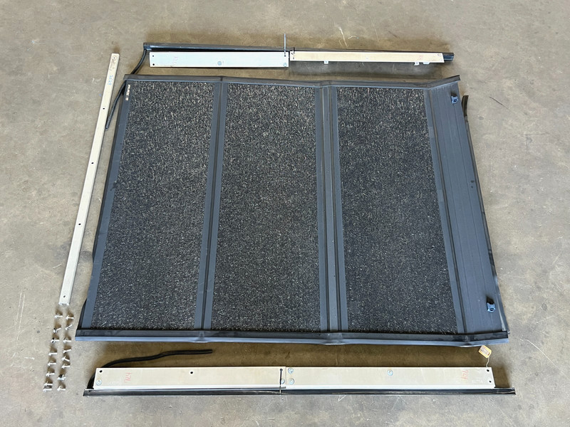 ⭐2016-2019 NISSAN TITAN FLEX HARD FOLDING BED COVER PANEL w/HARDWERE LOT2629