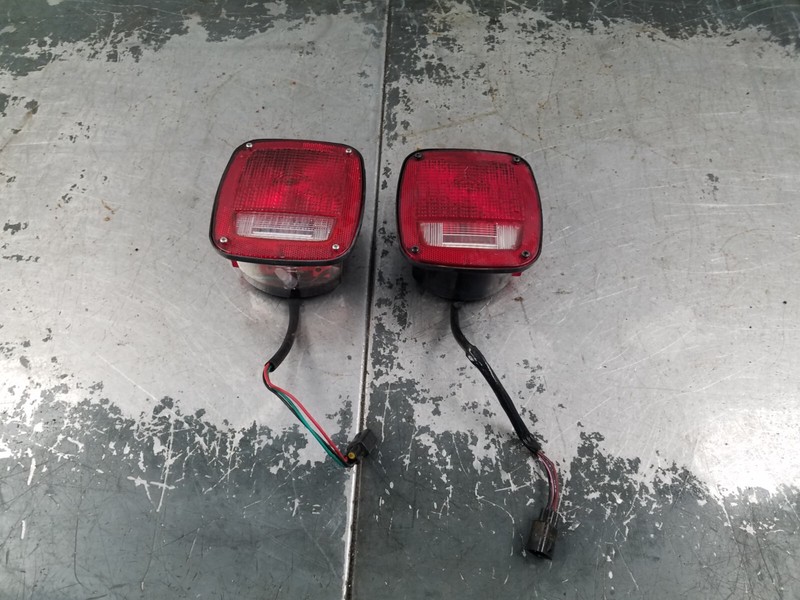 2006 Jeep Wrangler TJ Rubicon 4x4 Tail Light Set #0921 Q7