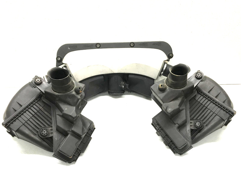 2005 - 2008 BMW 750 E66 Front Left Right Center Air Cleaner Intake Box 7567165