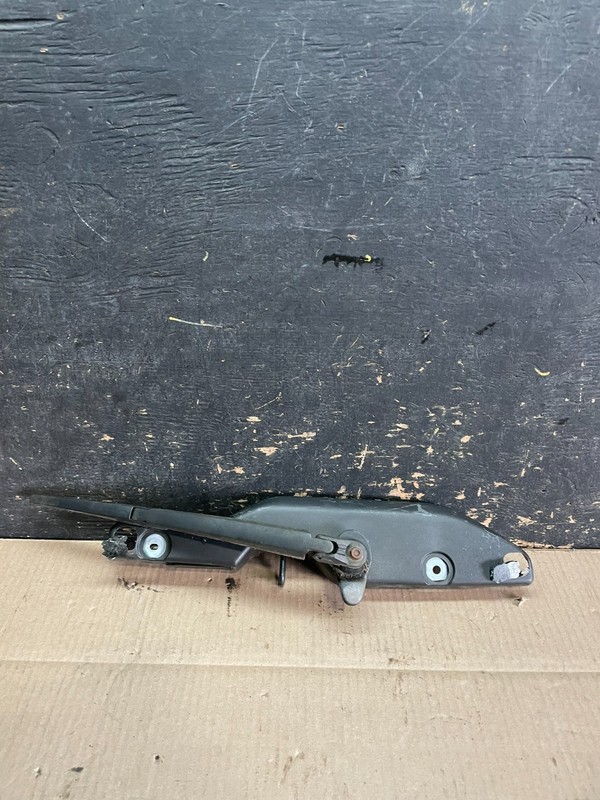 2003 to 2008 Pontiac Vibe Rear Wiper Windshield Motor OEM Z8404 DG