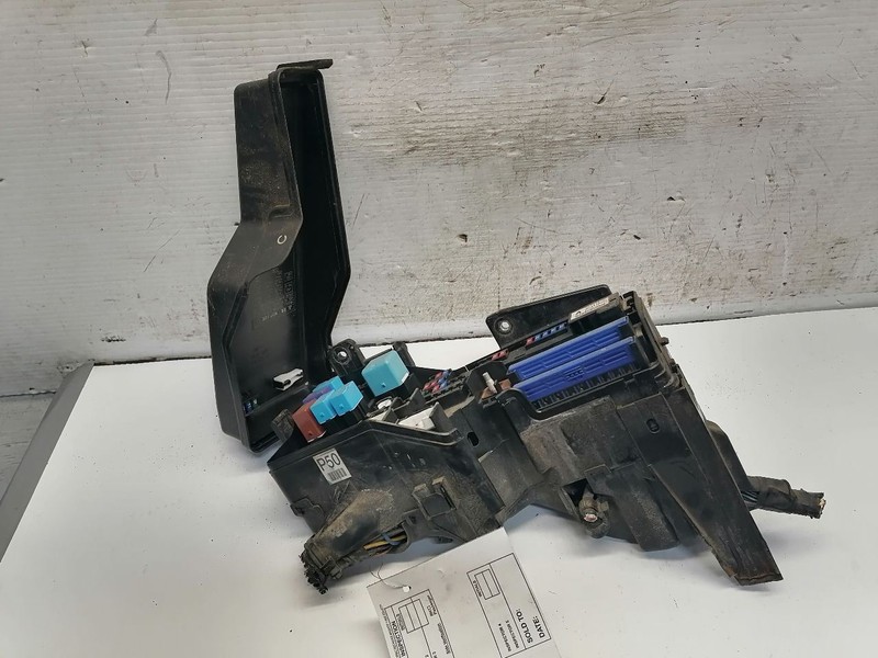 Fuse Junction Box Engine VIN F 5th Digit 4 Cylinder Fits 10-11 CAMRY 1436106