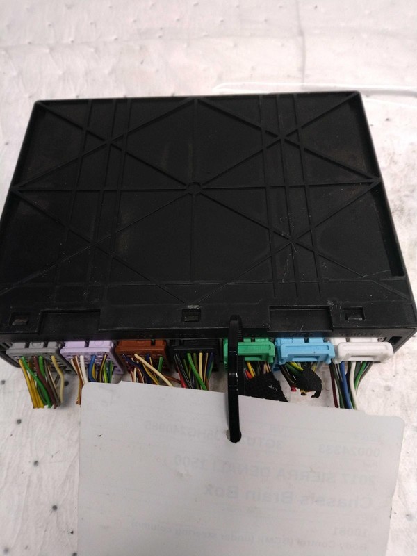 2017 GMC Sierra Denali 1500 Body Control Module OEM 13595583 Used 102k Miles