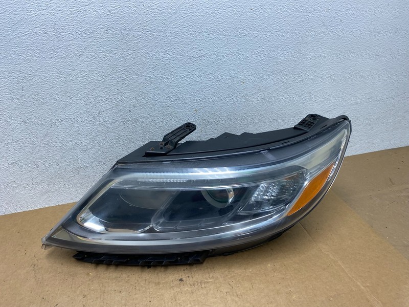 2014 to 2015 Kia Sorento Left Driver LH Side Headlight Halogen Oem AE3283 DW