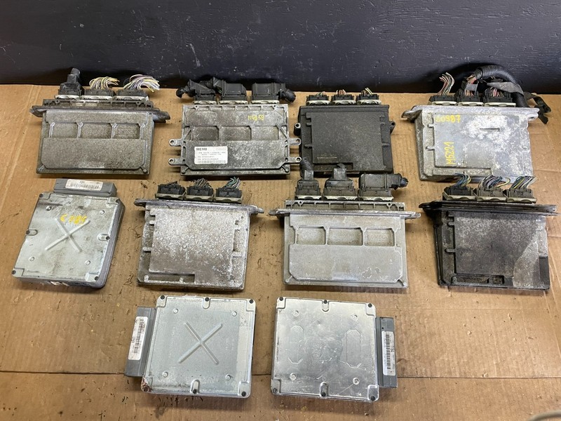 Mix of 10 Ford ECM Engine Computer Module AB7552