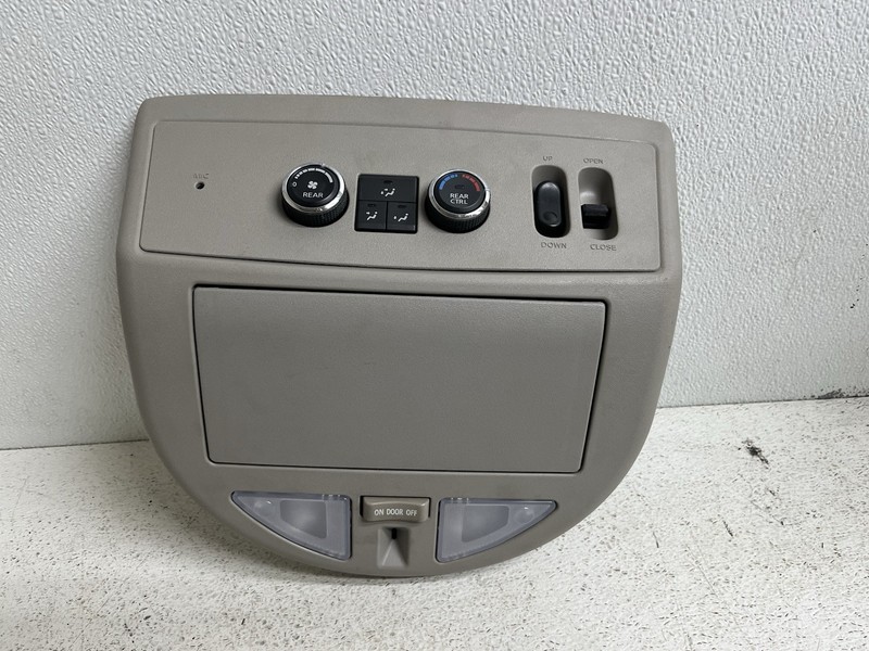 2012-2013 Nissan Armada w Sunroof Overhead Roof Console Sunglasses Holder Oem