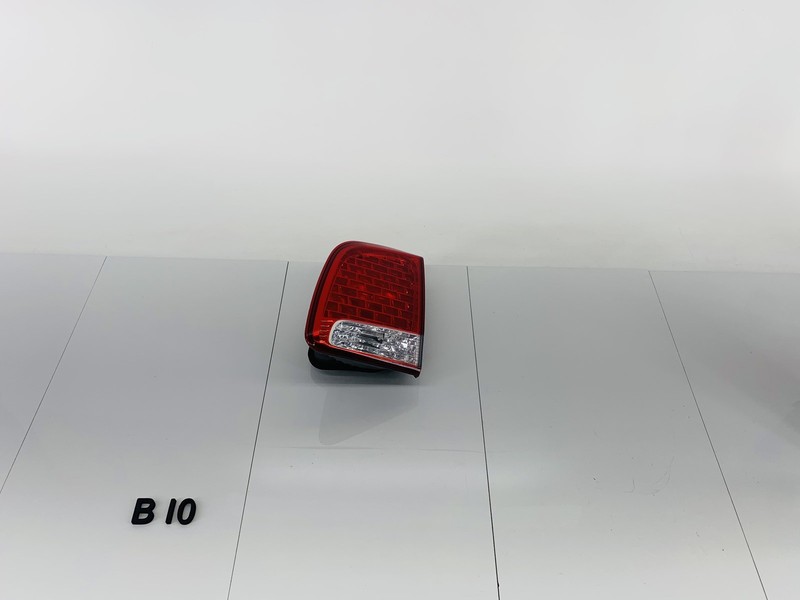 11-13 KIA SORENTO REAR RIGHT SIDE LIFTGATE INNER TAIL LIGHT BRAKE STOP LAMP OEM