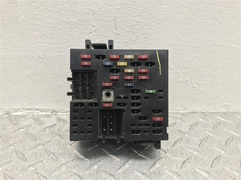 OEM 2000 - 2002 SUBURBAN YUKON SILVERADO AVALANCHE CABIN FUSE BOX GM 15328863