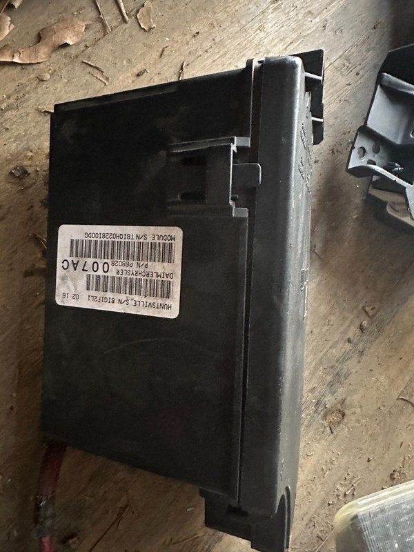 CALIBER PATRIOT ENGINE FUSEBOX TIPM TOTALLY INTEGRATED POWER MODULE P68028007AC