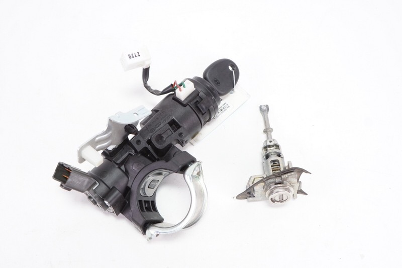 HYUNDAI VELOSTER Ignition Lock Cylinder Key OEM 2012 - 2015
