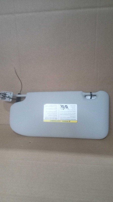 2019 Nissan Rogue Sport Passenger Side Sun Visor White 662544 Used Parts