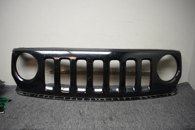 2008-2014 JEEP PATRIOT FRONT GRILLE FACTORY OEM LOCAL PICKUP