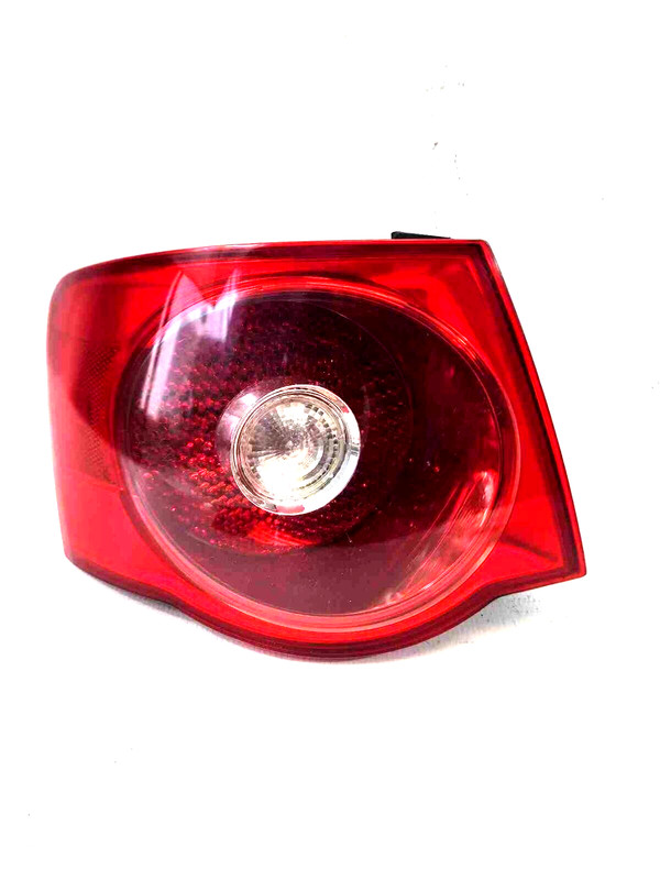 2005 Jetta LH Driver Side Quarter Panel Tail Light Assembly 1K5945095J