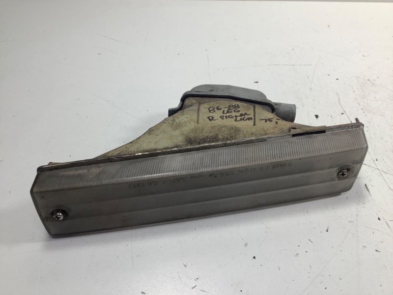 86-88 Acura Legend Right Turn Signal Light Assembly 33300-SD4-A02 OEM