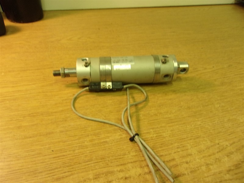 SMC NCDGCA40-0300-C73L 1.45 psi Pneumatic Actuator Cylinder *FREE SHIPPING*
