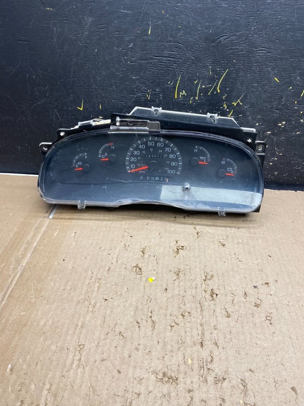 2001-2002 Ford Econoline E250 E350 Van Speedometer Instrument Cluster ab5535DG