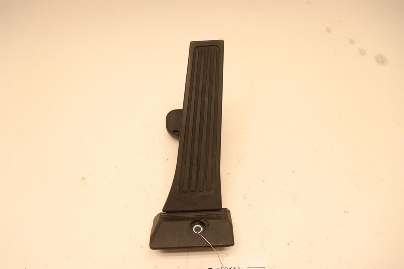 2015-2019 HYUNDAI SONATA GAS THROTTLE ACCELERATOR PEDAL PAD OEM
