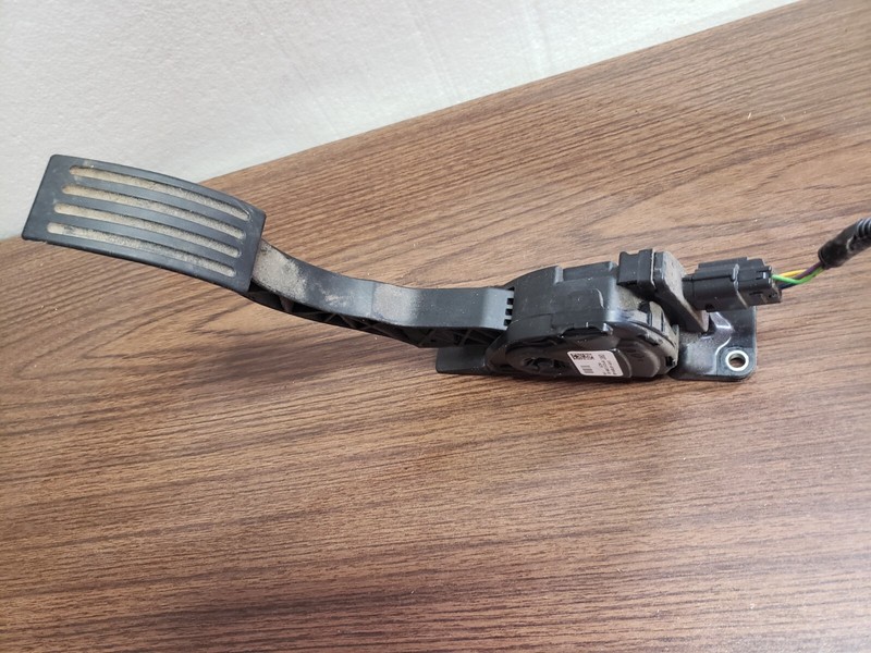 2012-2018 Ford Focus Accelerator Gas Pedal Assembly OEM