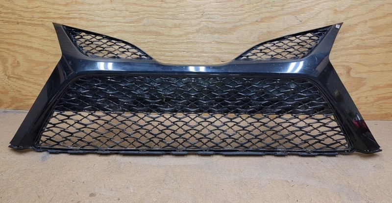 2018 - 2019 TOYOTA CAMRY Front Bumper Lower Grille OEM