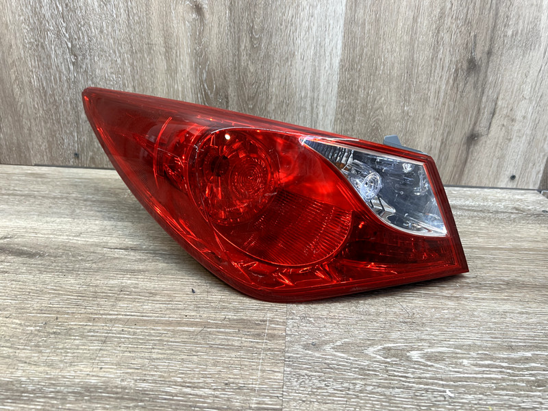 2011-2014 HYUNDAI SONATA OUTERLH TAIL LIGHT SIDE OEMASSY PART# 92401-3Q000