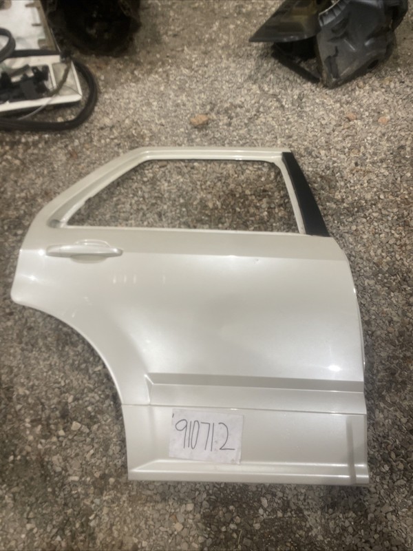 04-06 Cadillac SRX Passenger Right Rear DoorShell