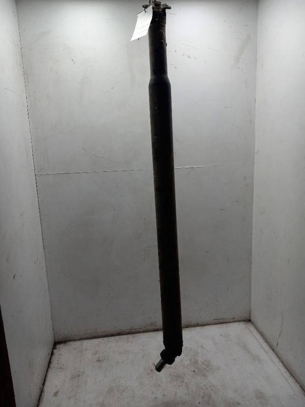 01-04 TOYOTA SEQUOIA SR5 4.7L RWD AT REAR DRIVE SHAFT