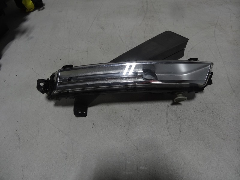 2017-2023 Land Rover Discovery Front Right Passenger Side Fog Light! OEM