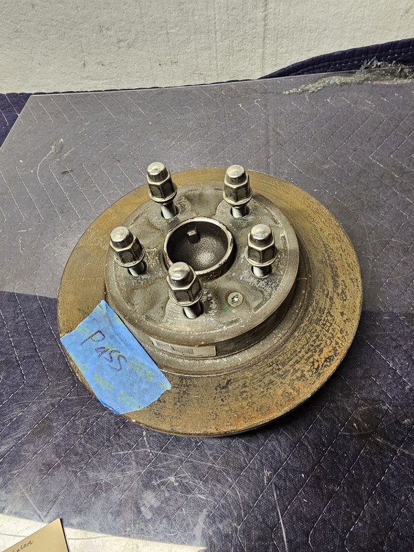 2017-2020 BUICK ENCORE REAR RIGHT SPINDLE KNUCKLE WHEEL HUB W/ BRAKE ROTOR OEM