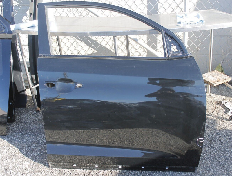 2016-2021 HYUNDAI TUSCON FRONT RIGHT PASSENGER SIDE DOOR SHELL NICE OEM