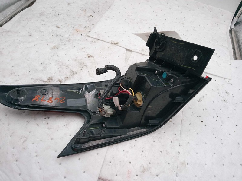 2020 Nissan Versa Right Tail Light Assembly Silver OEM 690957 81K Miles