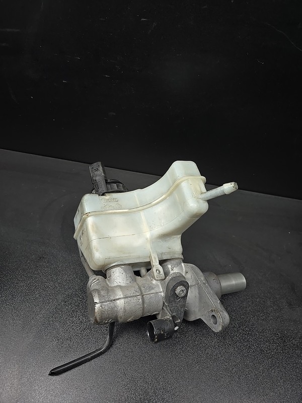 09 - 2017 Volkswagen Cc Power Brake Master Cylinder Reservoir Tank Fluid Oem