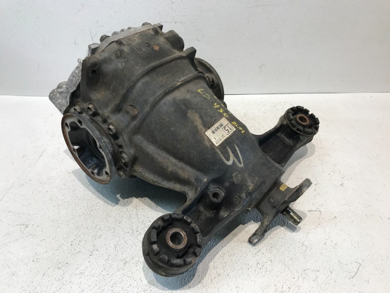 2001-2005 Lexus LS430 Rear Axle Differential Carrier OEM