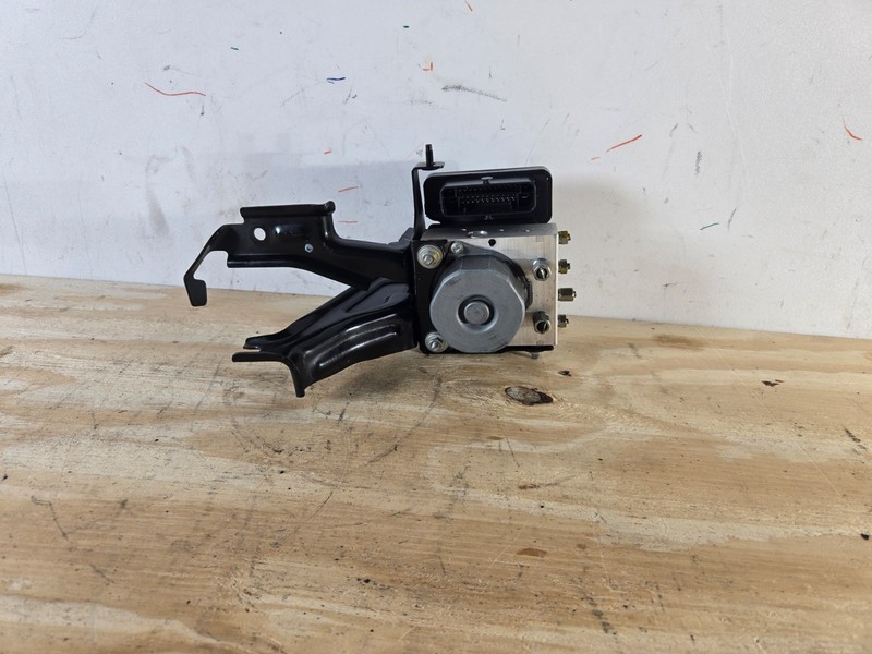 2014-2016 Nissan Sentra ABS Anti Lock Braking System Pump 476609AK2B OEM 15347