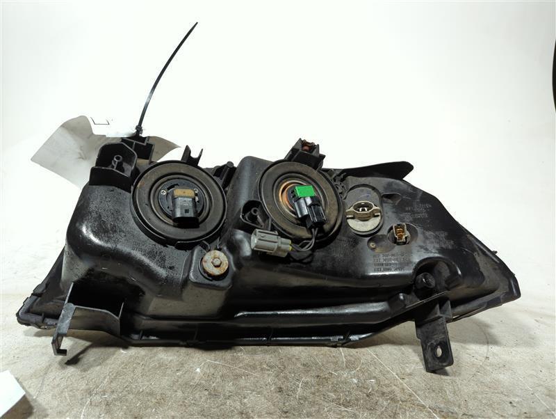 2006 Acura MDX Right Headlight Assembly Silver 585933 Used 245K Miles