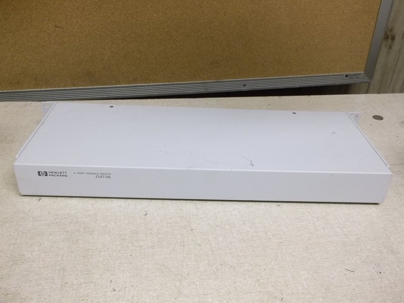 Hewlett Packard HP 4-Port Console Switch J1473A *FREE SHIPPING*