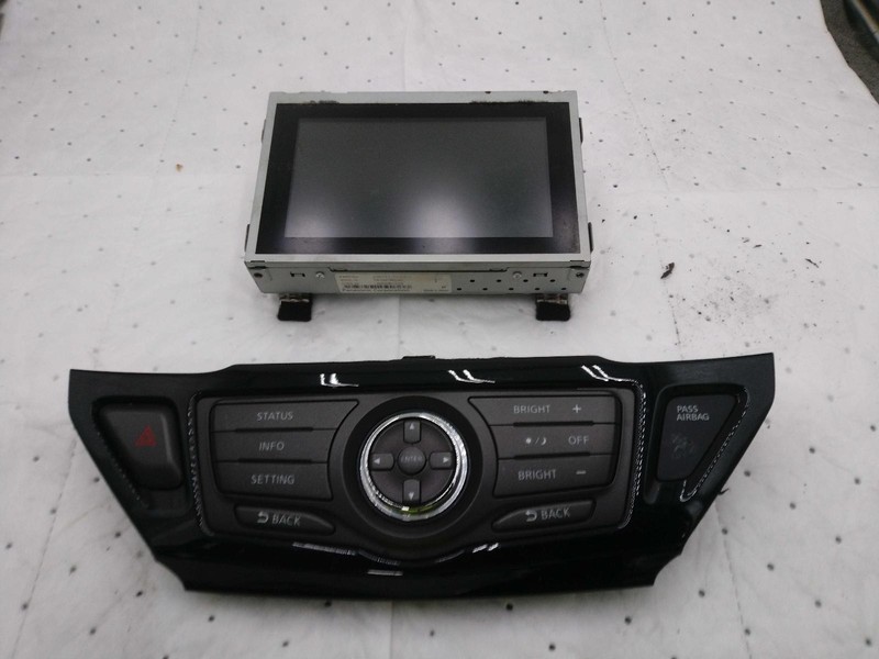 2014 Nissan Pathfinder Infotainment Display OEM Black 117K Miles 4WD