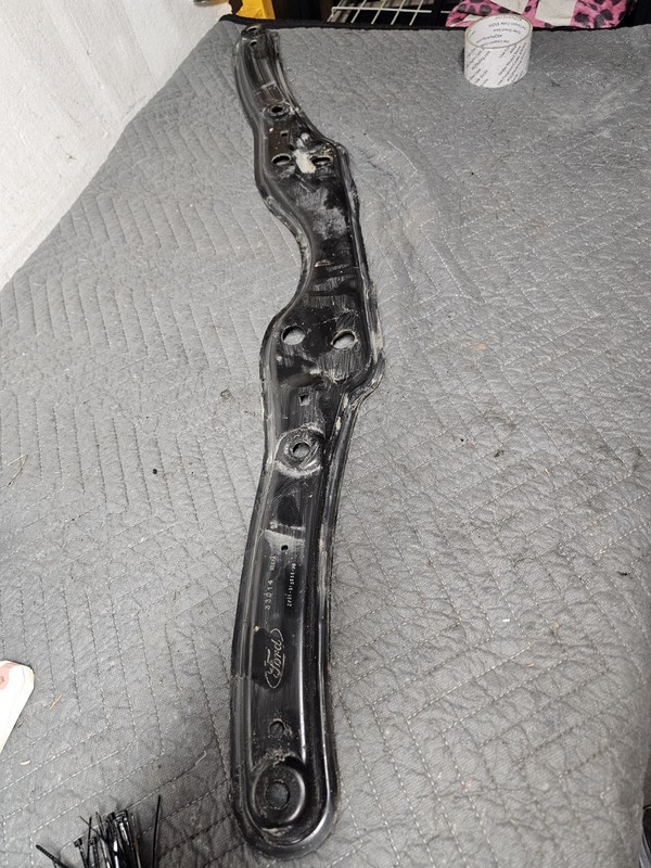 2013 - 2019 FORD ESCAPE FRONT CROSSMEMBER SUPPORT BRACE BRACKET OEM CV61S10684
