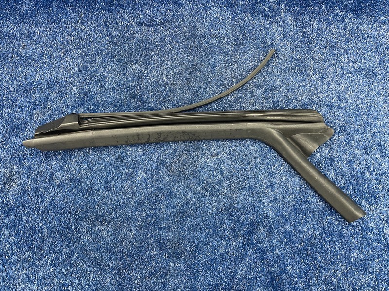 2016–2019 Buick Cascada Front Right Door Window Weatherstrip OEM 13370008