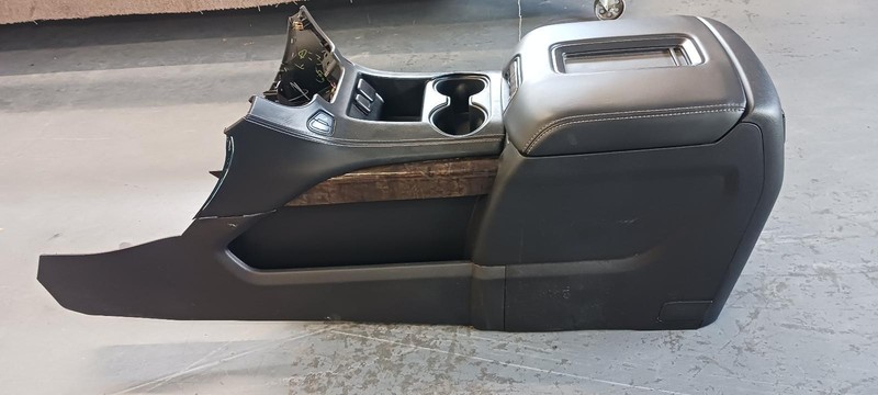 16-'20 CHEVROLET TAHOE center floor console w/o cooler OEM Grade A!