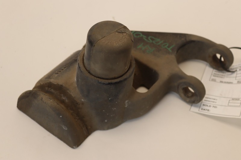 2019-2023 VOLVO VNL 760 860 RIGHT SUSPENSION SHOCK MOUNT SUPPORT 20538888 OEM