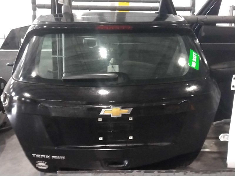 Used Deck Lid fits: 2017 Chevrolet Trax solar tint opt AKP w/rear view camera op