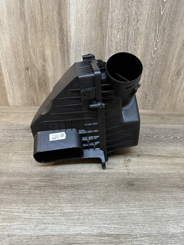 2019-25 CHEVROLET SILVERADO 5.3L AIR FILTER BOX ASSY OEM PART # 85746084