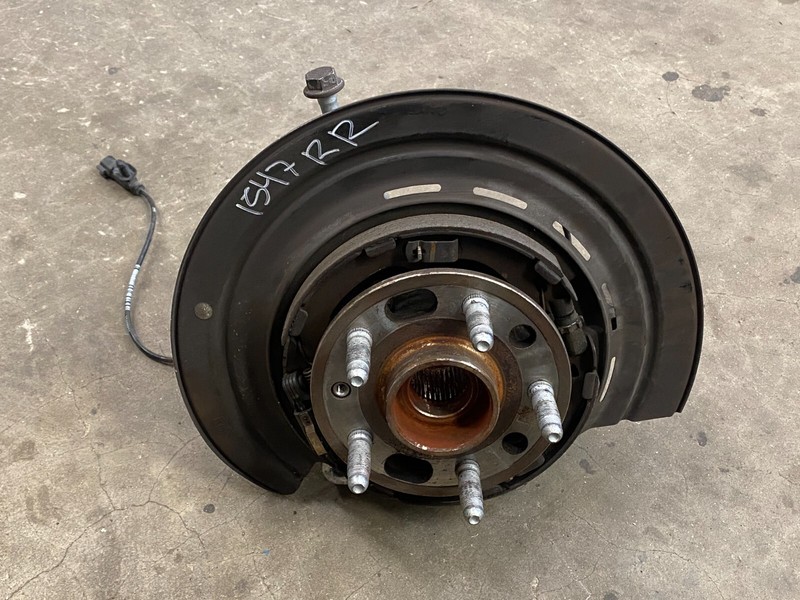 16 17 18 Chevrolet Camaro SS Rear Right Pass Spindle Knuckle Hub RWD 1547 OEM