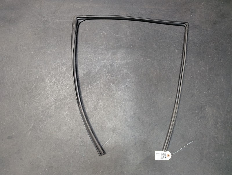 Rear Left Door Window Glass Run Channel 2020 Toyota RAV4 68152-0R051 2019 - 2024
