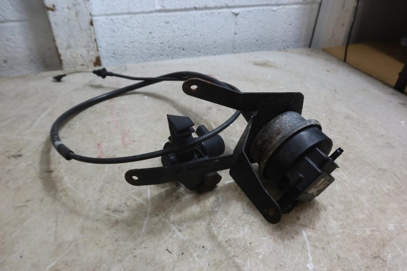 2003-2006 Jeep Wrangler TJ OEM Cruise Control Speed Servo Control 52109523