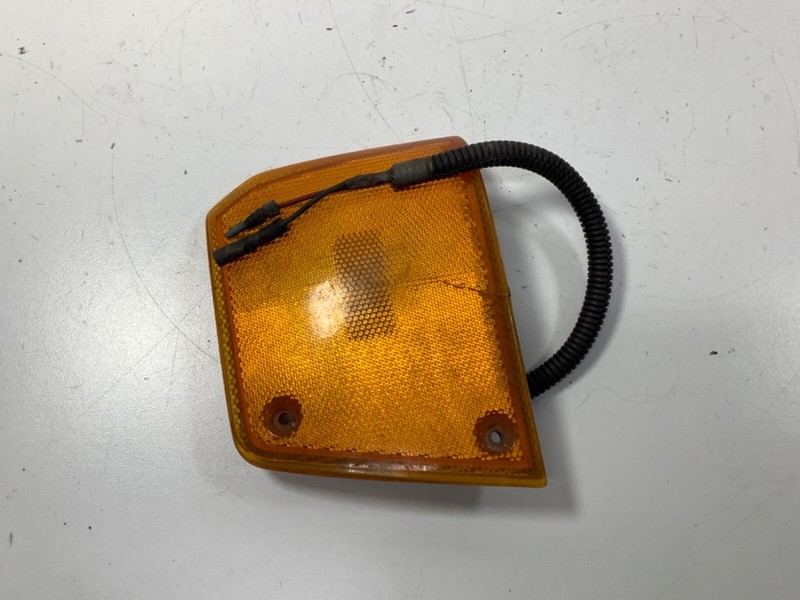 84-85 Honda Accord 4Dr RIGHT Side Marker Light Assy 33800-SA6-671 OEM