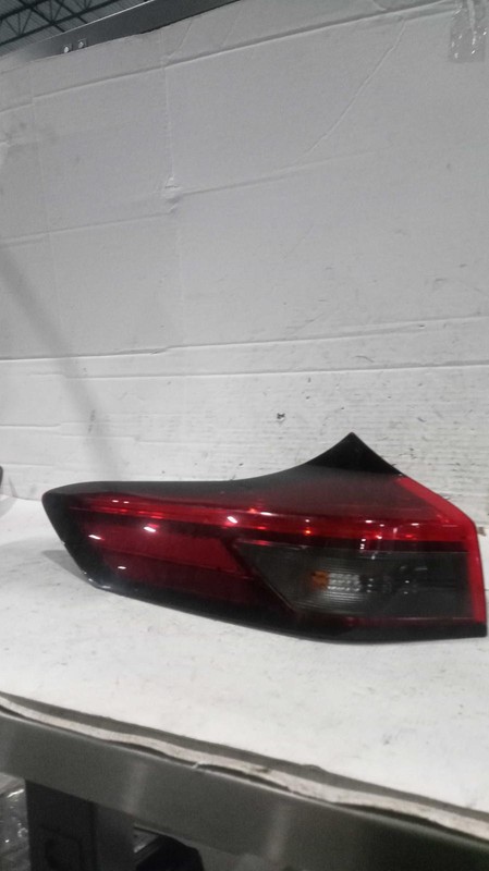 2021-2023 Nissan Rogue Left Tail Light Assembly Black OEM 710777 Used 63K